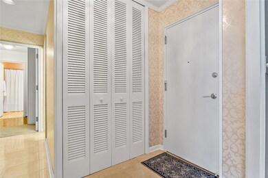 L shaped entrance hall