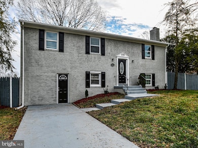 6308 Larwin Dr unit (MAIN LEVEL), Temple Hills, MD 20748 - photo 3