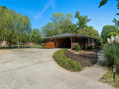 230 Kimmswick Rd, Charlotte, NC 28214 - photo 4