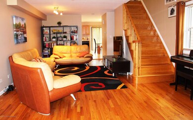 (5) Living Room