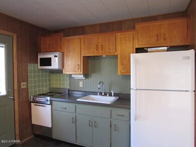 233 Basswood Dr, Lords Valley, PA 18428 - photo 3