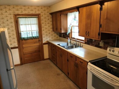 324 Wallace Ave, Bucyrus, OH 44820 - photo 4