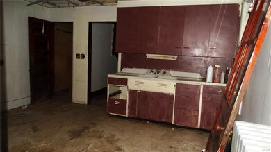 Eat-In Kitchen