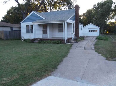 In this photo you can see the charming house and t
