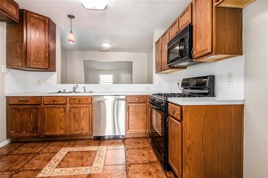 10950 Malden Dr, Houston, TX 77075 - photo 4