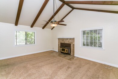 004_Living Room