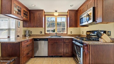 14 Laurel St, Great Barrington, MA 01230 - photo 6