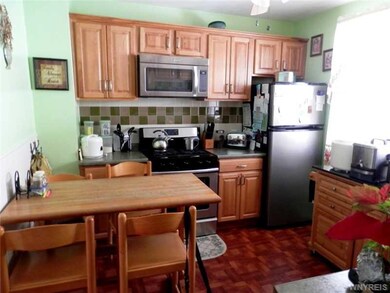 Kitchen. LOVELY ALL STAINLESS CLASSY KITCHEN