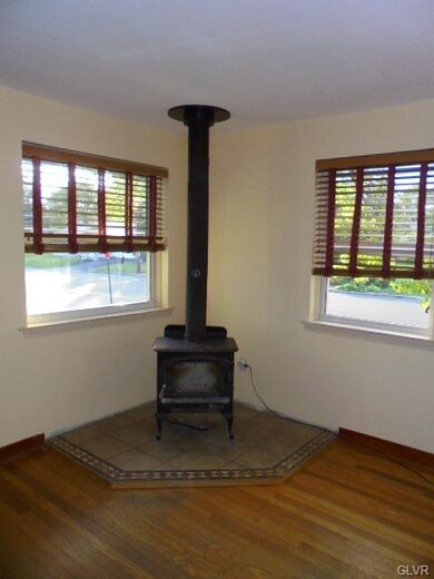 1249 N 24th St, Allentown, PA 18104 - photo 5