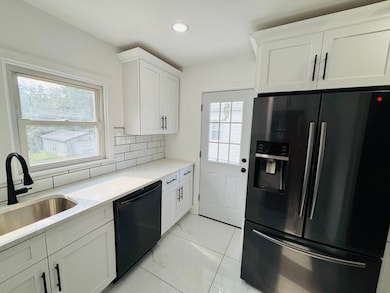 72 Singworth St unit 1, Oyster Bay, NY 11771 - photo 3