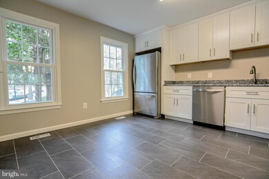 6810 Earthstar Ct, Springfield, VA 22152 - photo 4