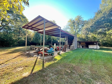 809 S Market St, Carthage, TX 75633 - photo 2