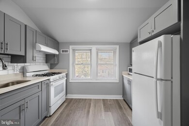 28 E Holly Ave unit 2ND FLR, Haddon Township, NJ 08107 - photo 3