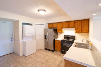 2402RiverRidgeCt_03