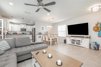 12674 Shimmering Oak Cir, Venice, FL 34293 - photo 4