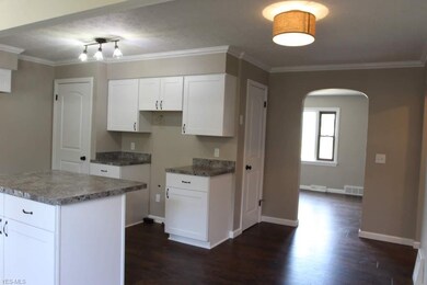 Beautifully remodeled kitchen with EVERYTHING bran