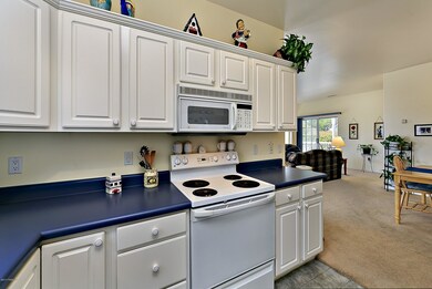 Beautiful cabinets, all appliances