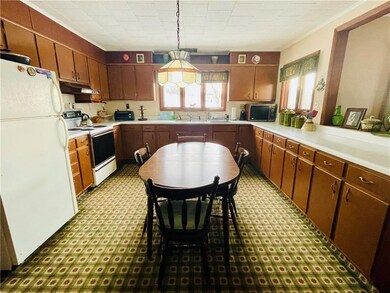 Large eat in kitchen