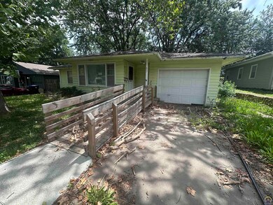 917 SW Armagh St, Topeka, KS 66611 - photo 2