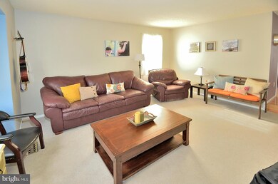 2363 Hunters Square Ct, Reston, VA 20191 - photo 4