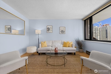 Royal Crest unit 2505, Seattle, WA 98121 - photo 6