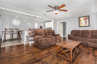 1642 Ash St, Grand Prairie, TX 75050 - photo 3