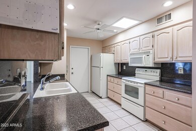 9536 W Briarwood Cir N, Sun City, AZ 85351 - photo 7