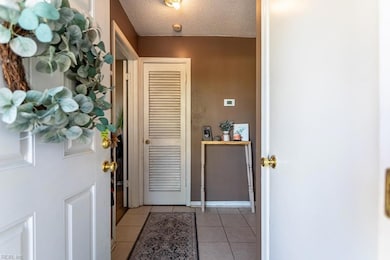 564 Candle Ln unit 302, Newport News, VA 23608 - photo 5