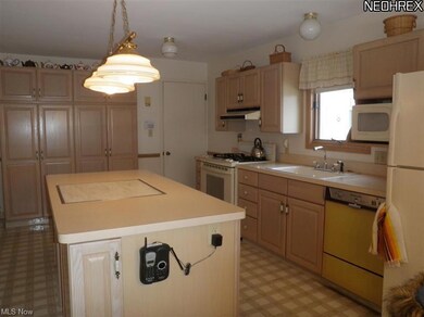 Amazing chef's kitchen!This island has a built-in 
