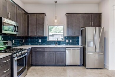 Kitchen with appliances with stainless steel fini