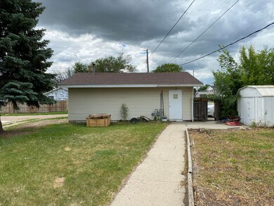 Garage/Yard<|><|>