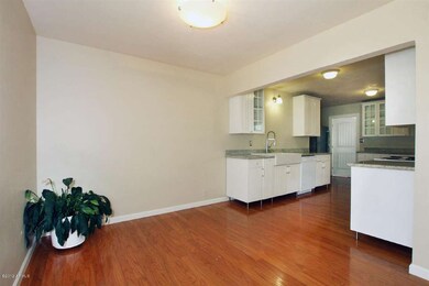 [photo 2289107] Dining Area