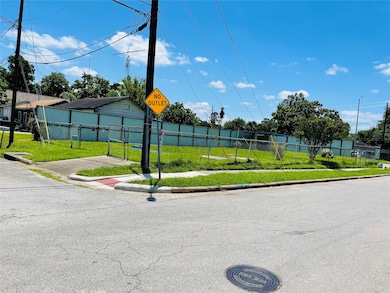 891 Chas Ln, Houston, TX 77091 - photo 3