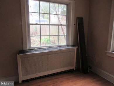 942 Upland Ave, Reading, PA 19607 - photo 2