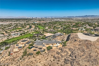 Birds eye view of property featuring a mountain vi