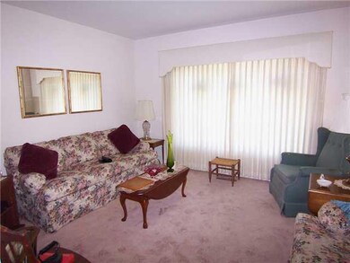 Living Room. SPACIOUS LIVING ROOM.