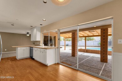 Eat-in Kitchen