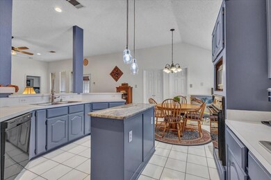 Kitchen and breakfast area