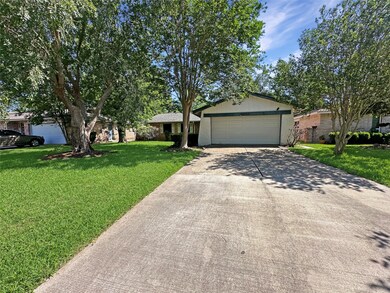 16907 Blackhawk Blvd, Friendswood, TX 77546 - photo 2
