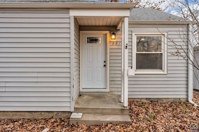 2212 SW Plass Ave, Topeka, KS 66611 - photo 6