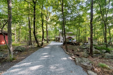 806 Boulder Ct, Hawley, PA 18428 - photo 2