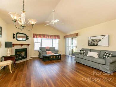 35 Gray Wolf Ln, Hendersonville, NC 28792 - photo 5