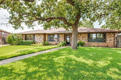 2525 Glenoaks Ct, Bedford, TX 76021 - photo 3