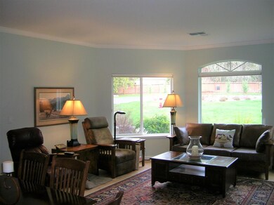 707 Azalea Dr, Grants Pass, OR 97526 - photo 5