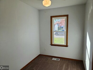 700 E 12th Street Place N, Newton, IA 50208 - photo 6