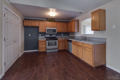 1656 SW 34th St, Redmond, OR 97756 - photo 4