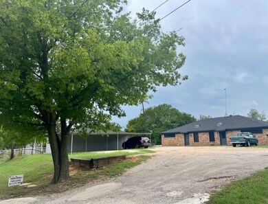 566 Arvel Cir, Azle, TX 76020 - photo 2