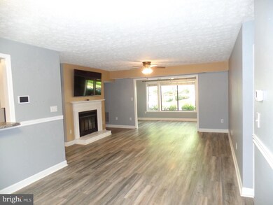 2224 Hunters Run Dr, Reston, VA 20191 - photo 4