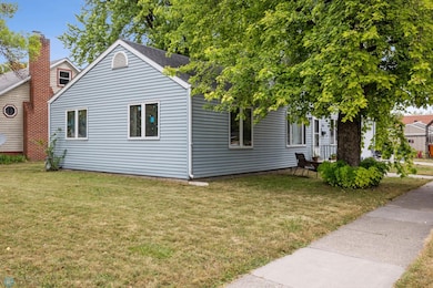 917 14th Ave N, Fargo, ND 58102 - photo 2