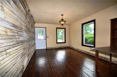 1421 N Cleveland Ave, Sherman, TX 75090 - photo 3